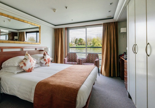 ©AmaWaterways AmaCello Interior CAT B.jpg